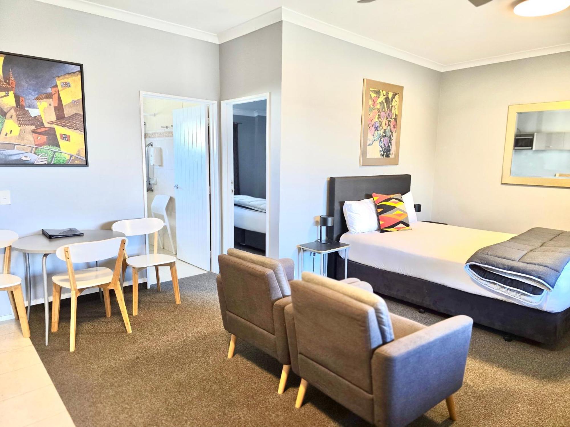 The Rocks 4*