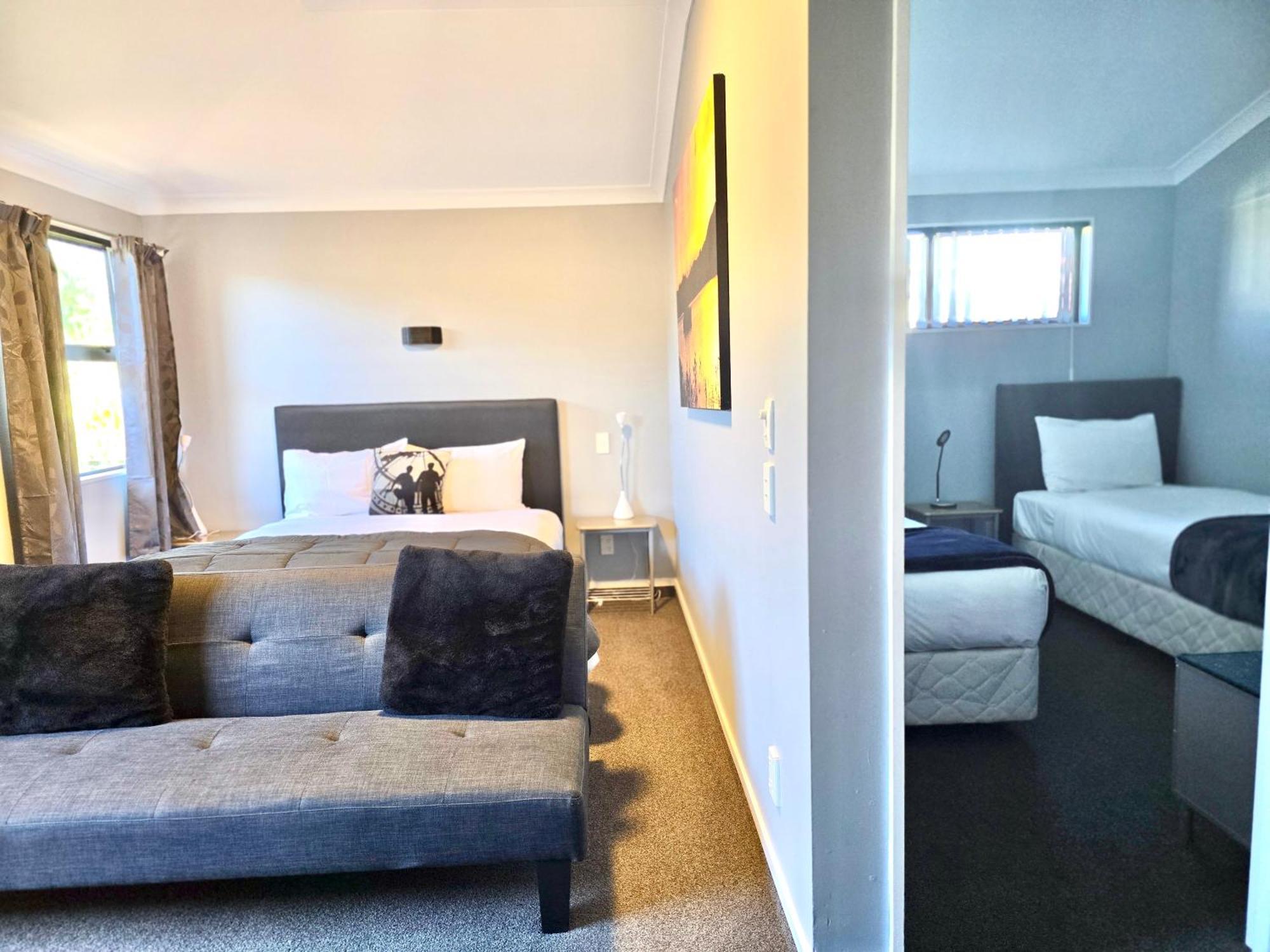 The Rocks 4* Napier