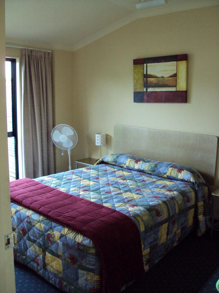 The Rocks Motel 4*