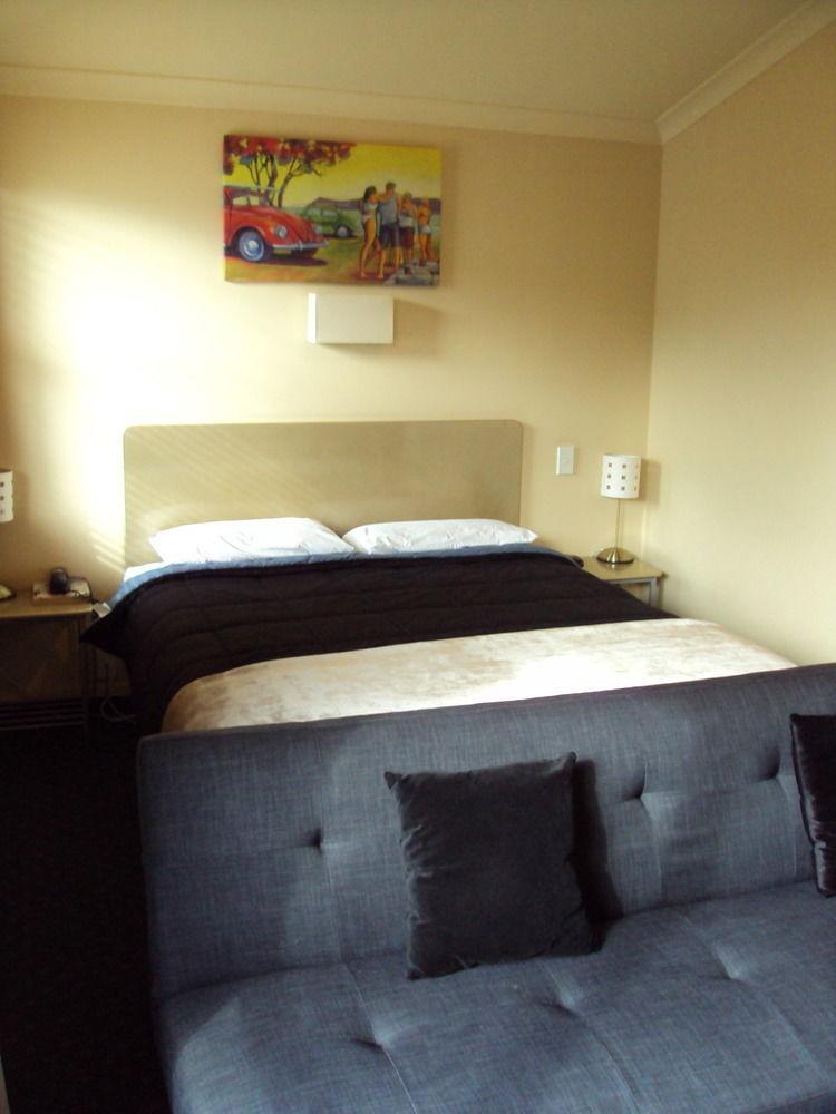 The Rocks 4*