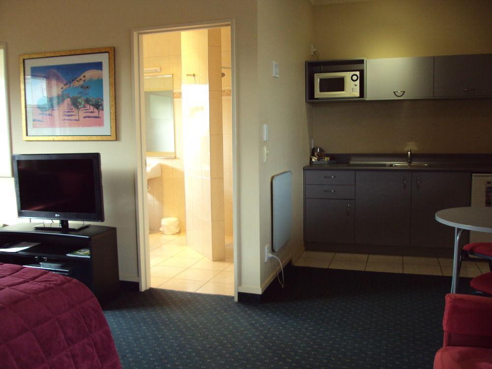 The Rocks Motel 4*
