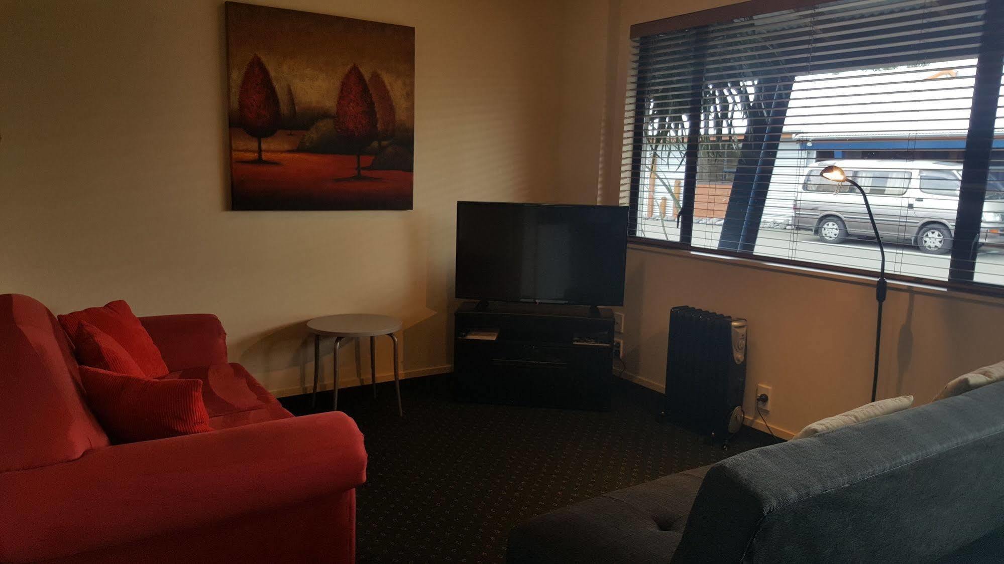 The Rocks Motel 4*