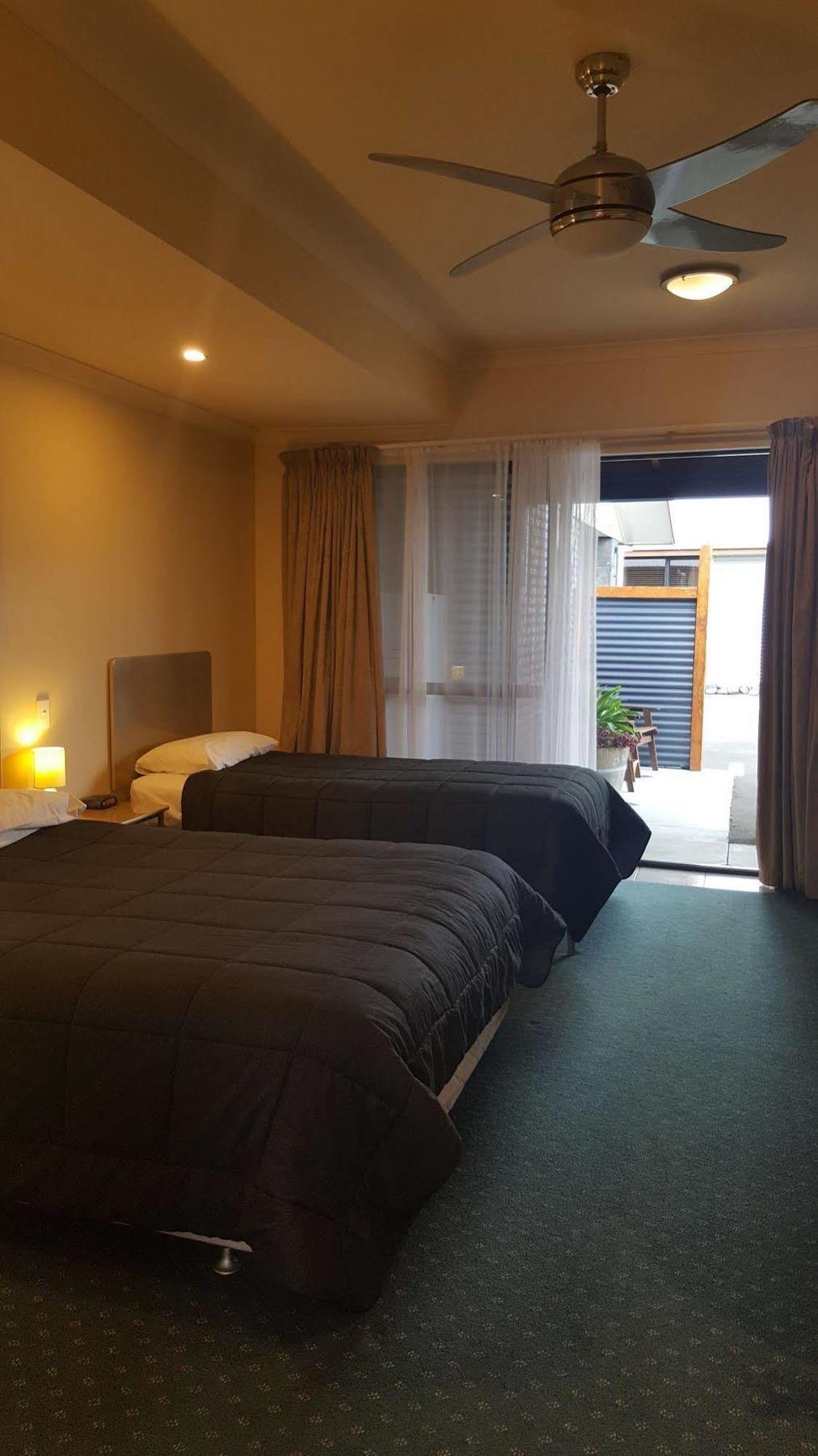 The Rocks 4*